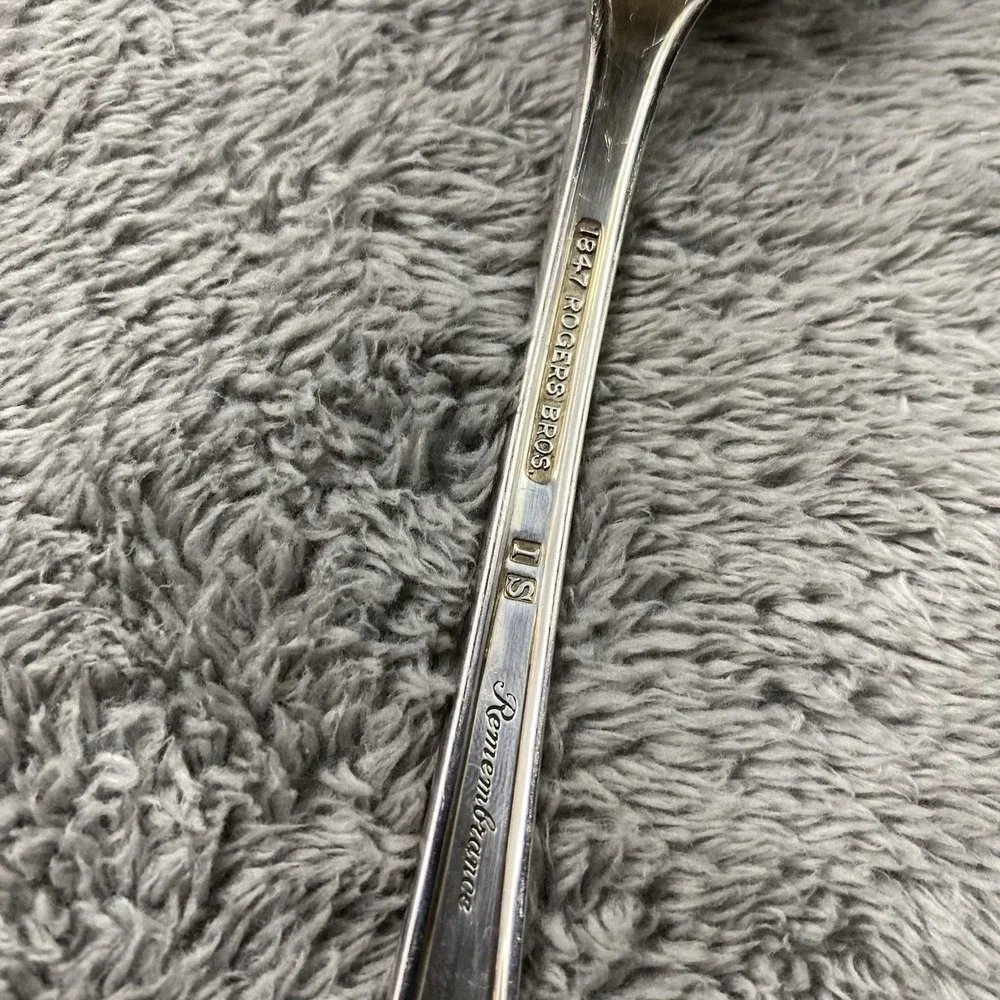 1847 Rogers Bros IS REMEMBRANCE 1 SOUP  SPOON Silverplate Silverware 8